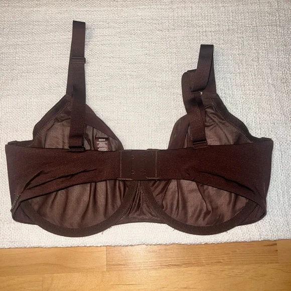 SKIMS No Show Unlined Demi Bra - Picture 6 of 7